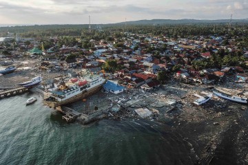 At Least 168 Killed When Tsunami Hits Beaches in Indonesia